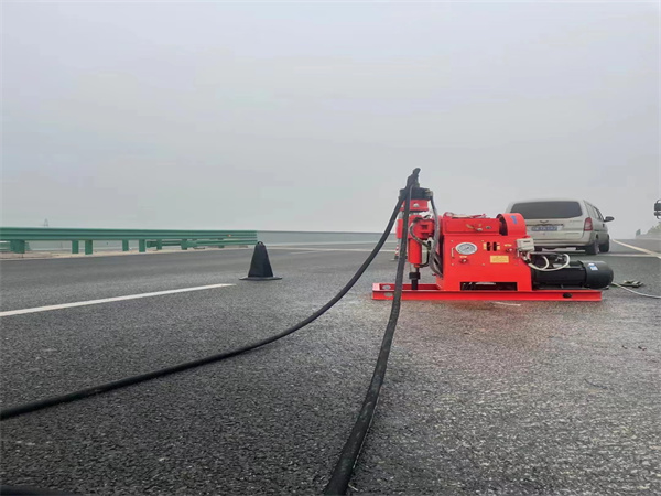 爱辉马路路基路面开裂下沉注浆加固灌浆